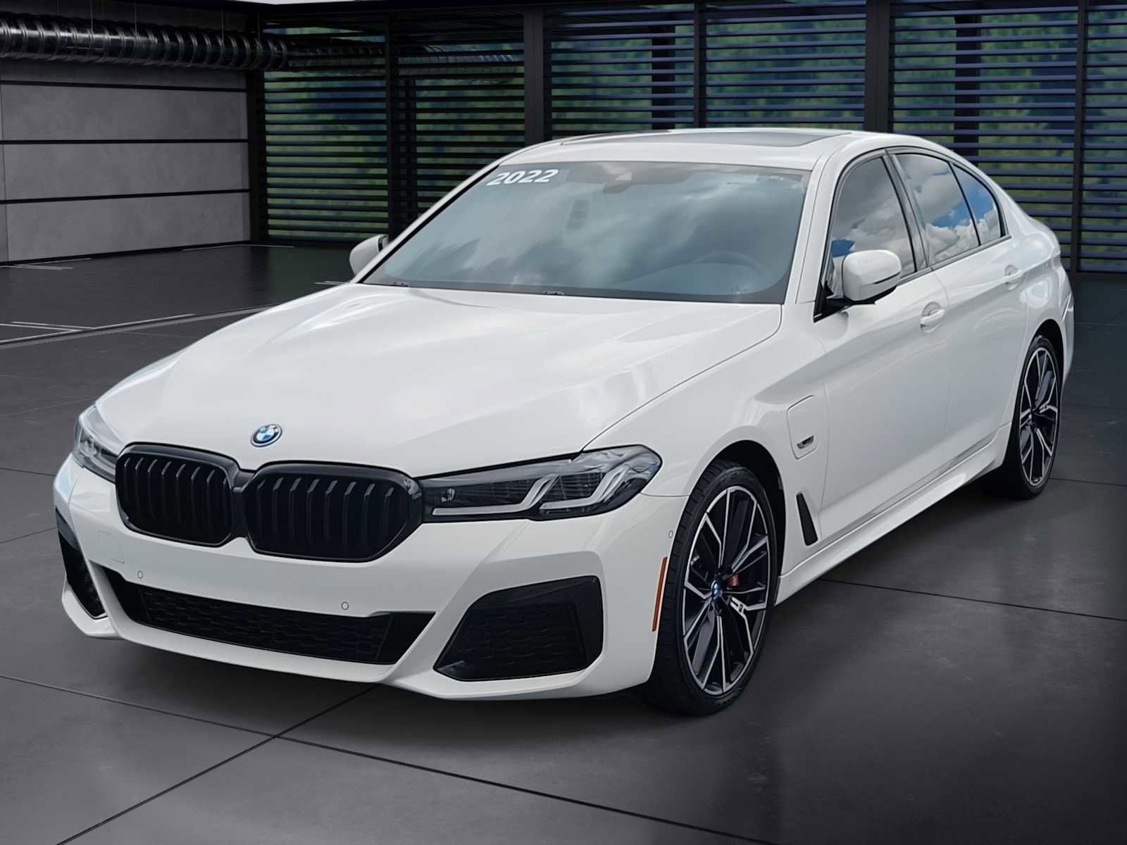 Used 2022 BMW 530e w/ M Sport Package