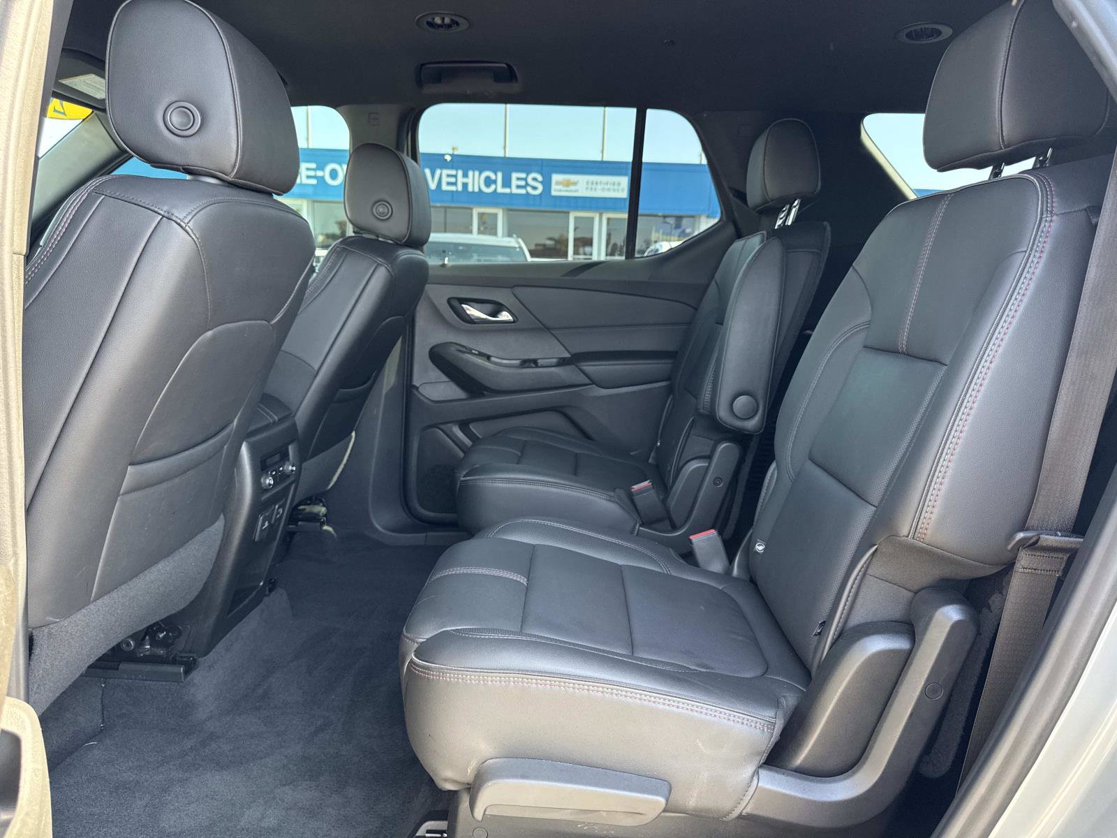 Used 2023 Chevrolet Traverse RS FWD image 26