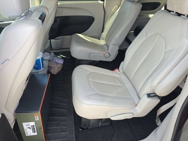 Used 2017 Chrysler Pacifica Touring-L Plus w/ Advanced Safetytec Group FWD image 11