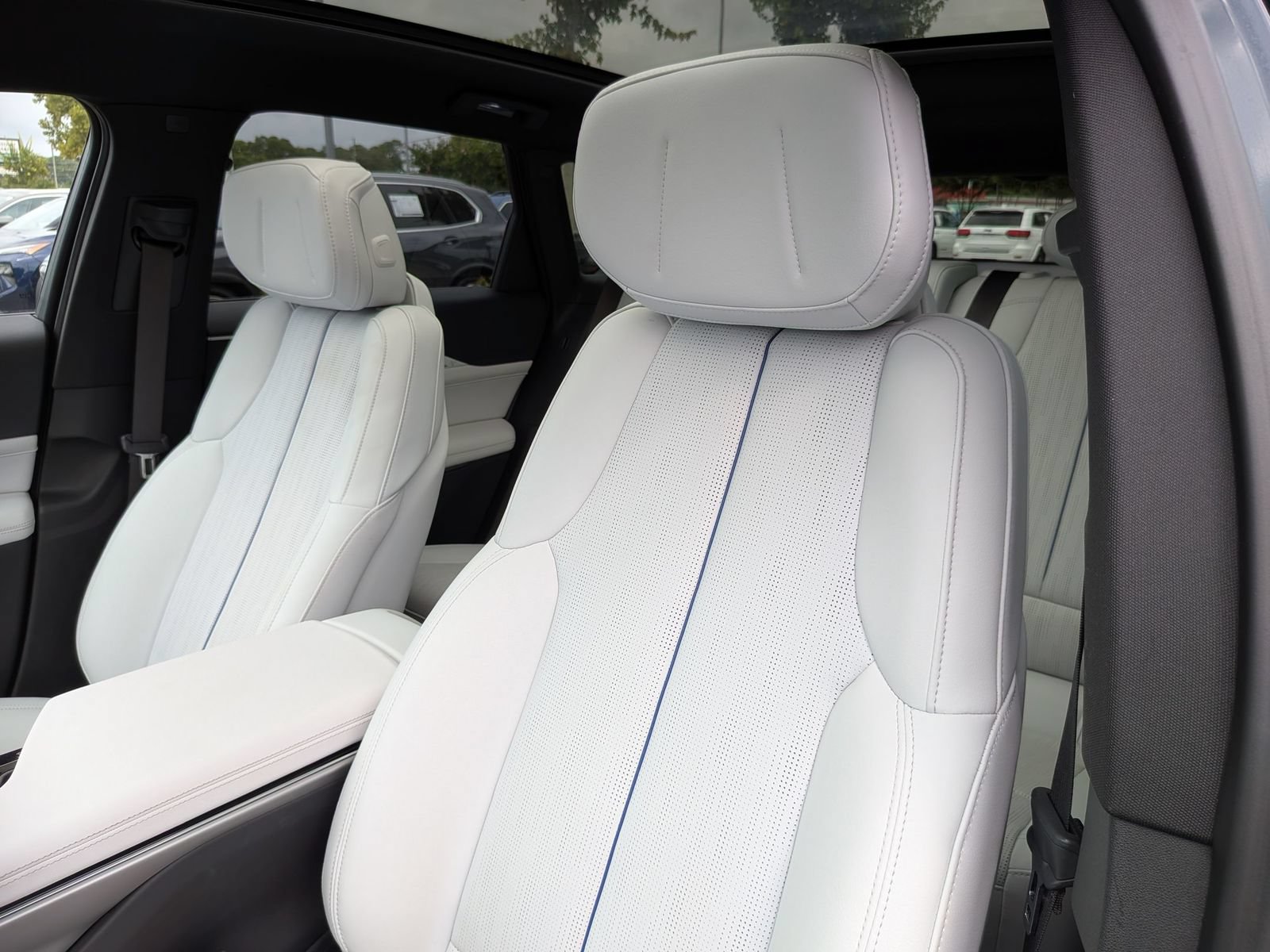 Used 2024 Cadillac Lyriq Luxury RWD image 15