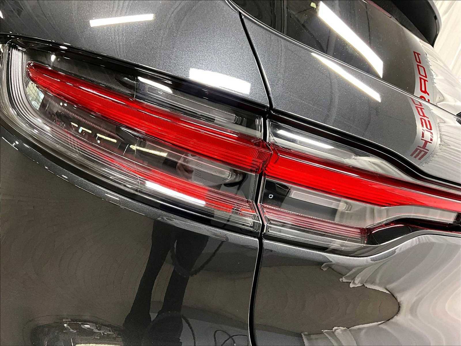 Used 2025 Porsche Macan image 35