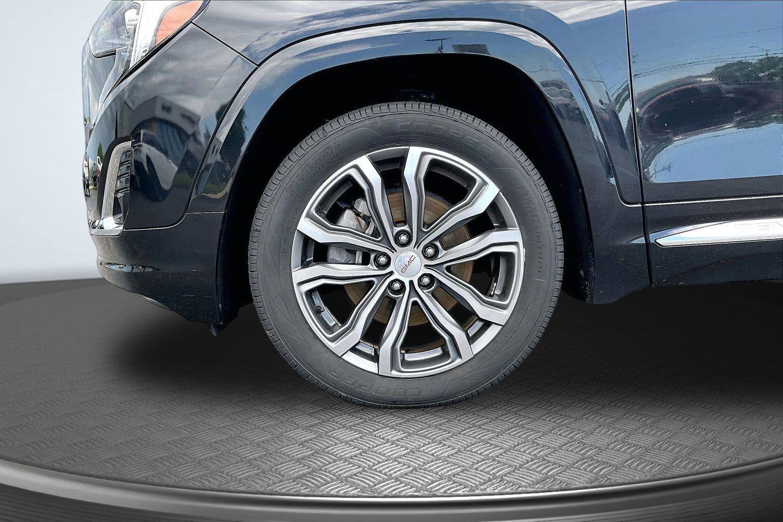 Used 2018 GMC Terrain Denali w/ Driver Alert Package II AWD/4WD image 10