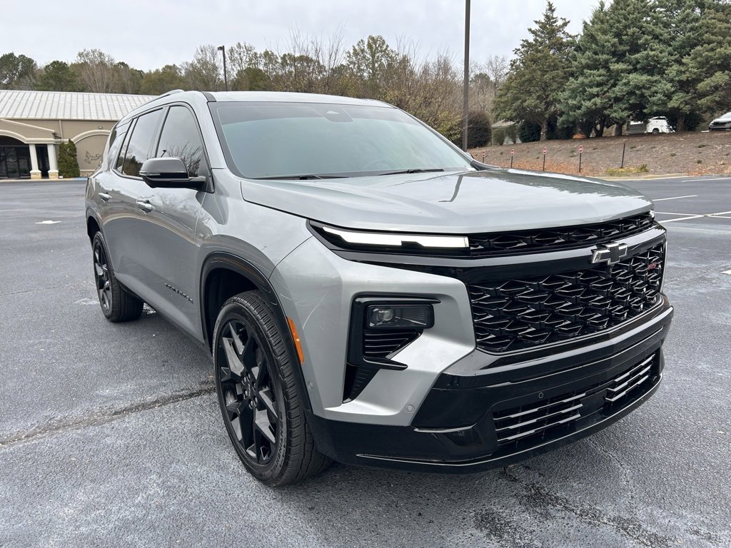 Used 2025 Chevrolet Traverse RS image 19