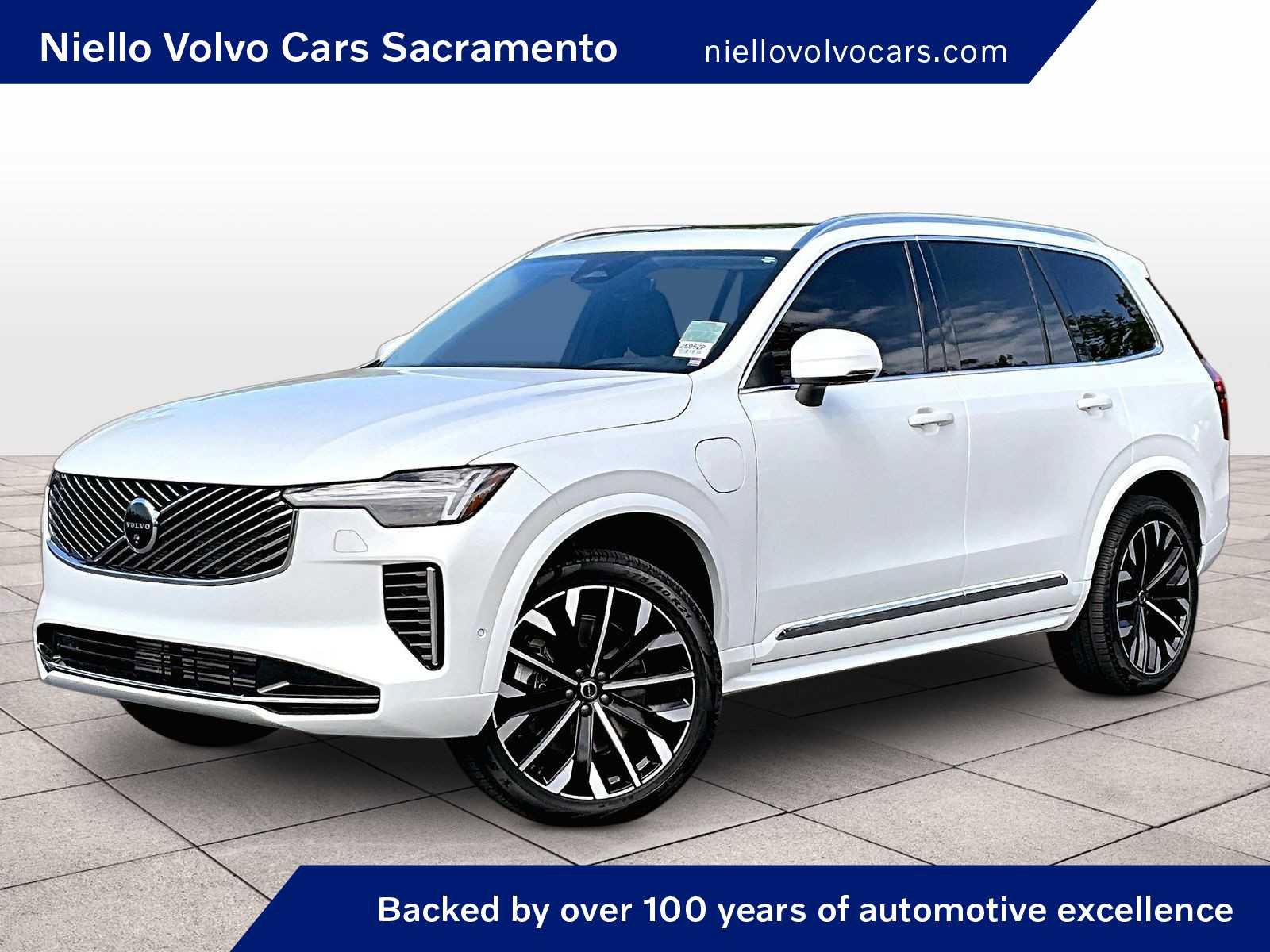 Used 2025 Volvo XC90 T8 Ultra w/ Protection Package Premier image 1