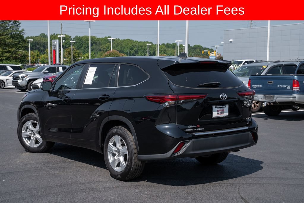 Used 2023 Toyota Highlander LE FWD image 3