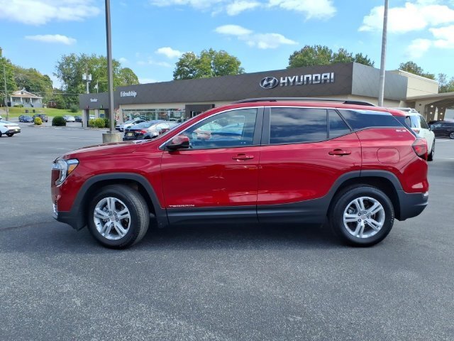Used 2024 GMC Terrain SLE w/ Driver Convenience Package AWD/4WD image 11