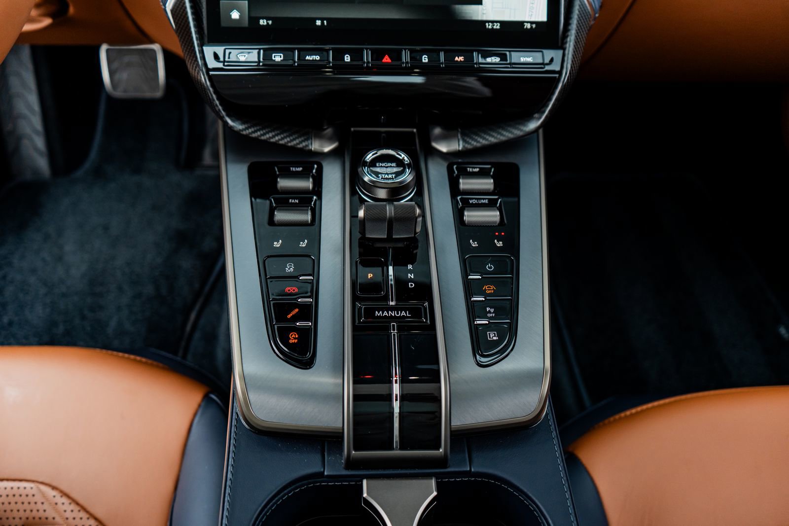 Used 2025 Aston Martin Vanquish image 35