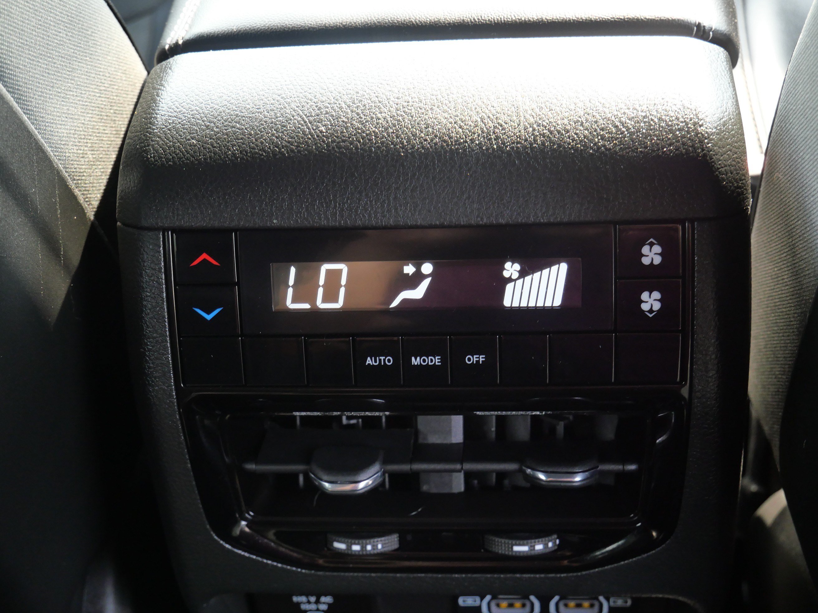 Used 2024 Jeep Grand Cherokee L Altitude AWD/4WD image 11