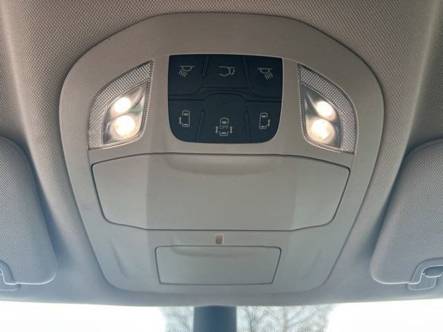 Used 2023 Chrysler Pacifica Touring-L FWD image 20