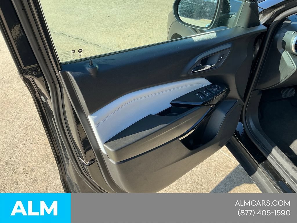 Used 2025 Chevrolet Trax LT FWD image 10