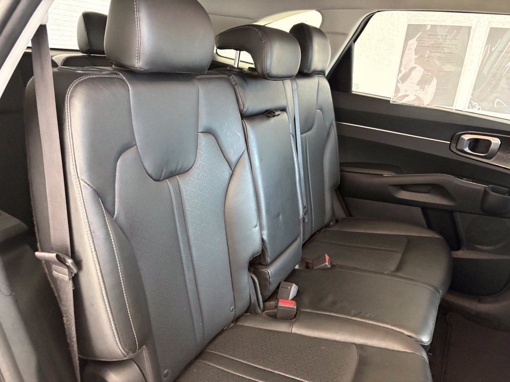 Used 2022 Kia Sorento S FWD image 36