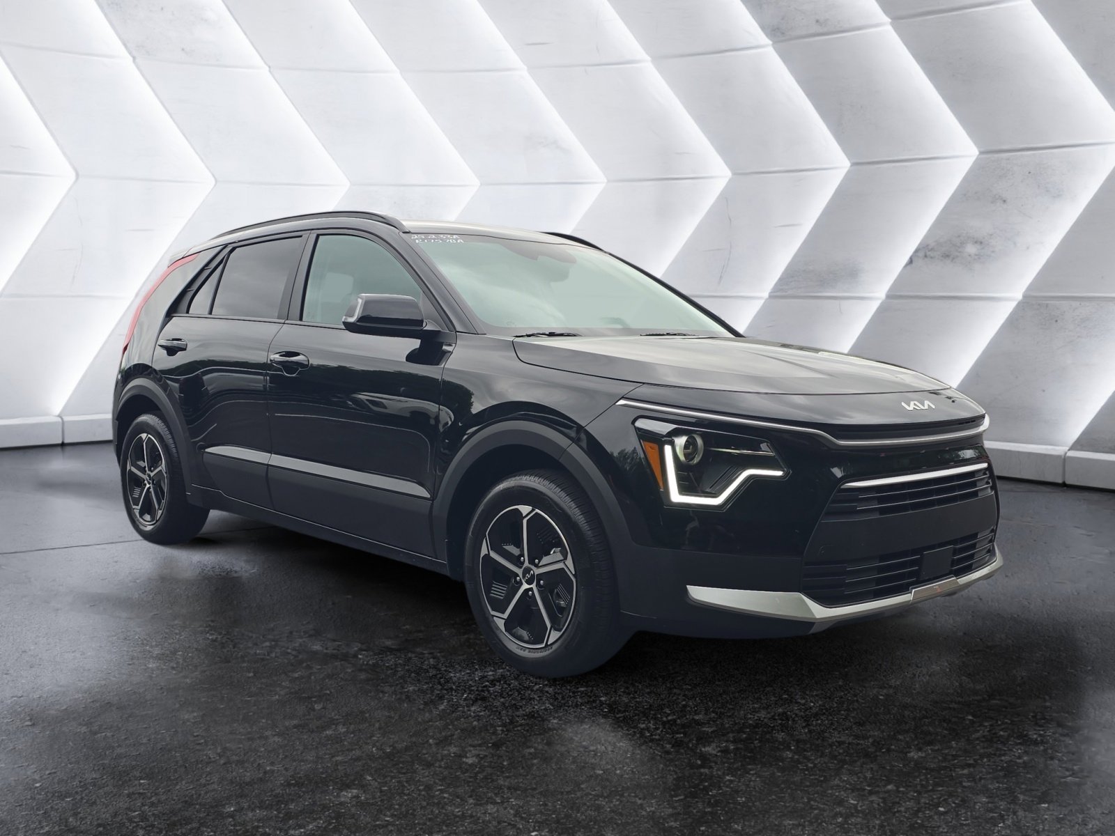 Used 2025 Kia Niro EX FWD image 7