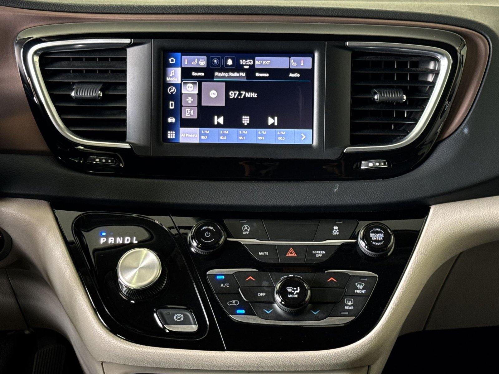 Used 2024 Chrysler Voyager LX FWD image 18