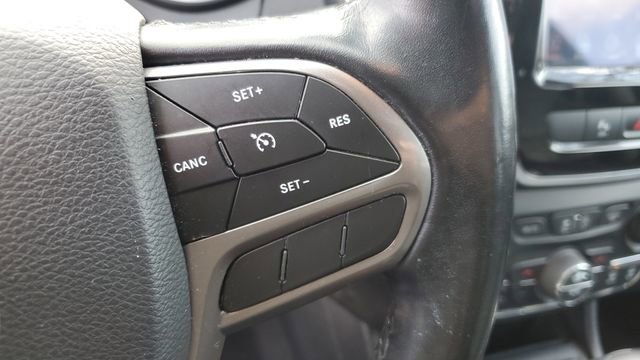 Certified 2020 Jeep Cherokee Limited w/ Trailer Tow Group image 11