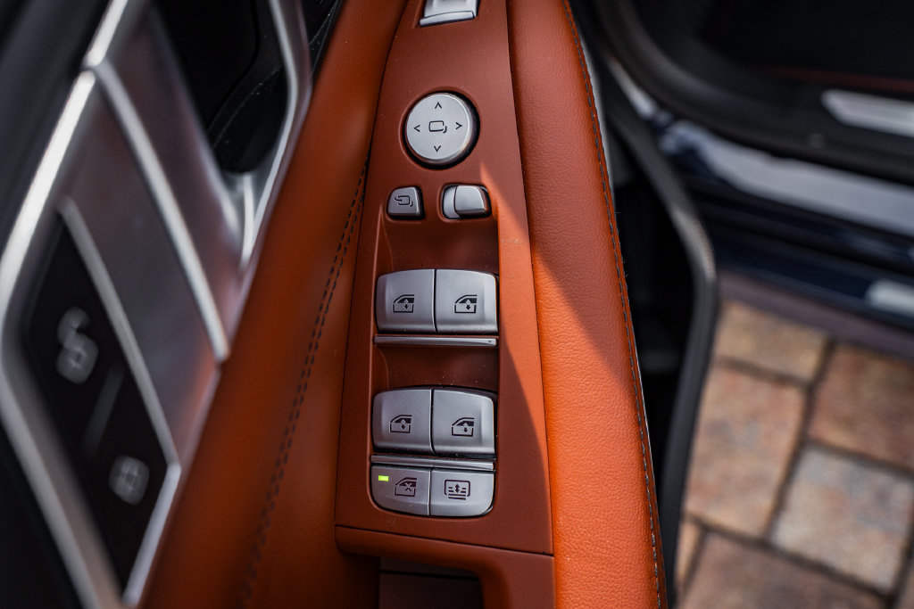 Used 2024 BMW ALPINA XB7 AWD/4WD image 19