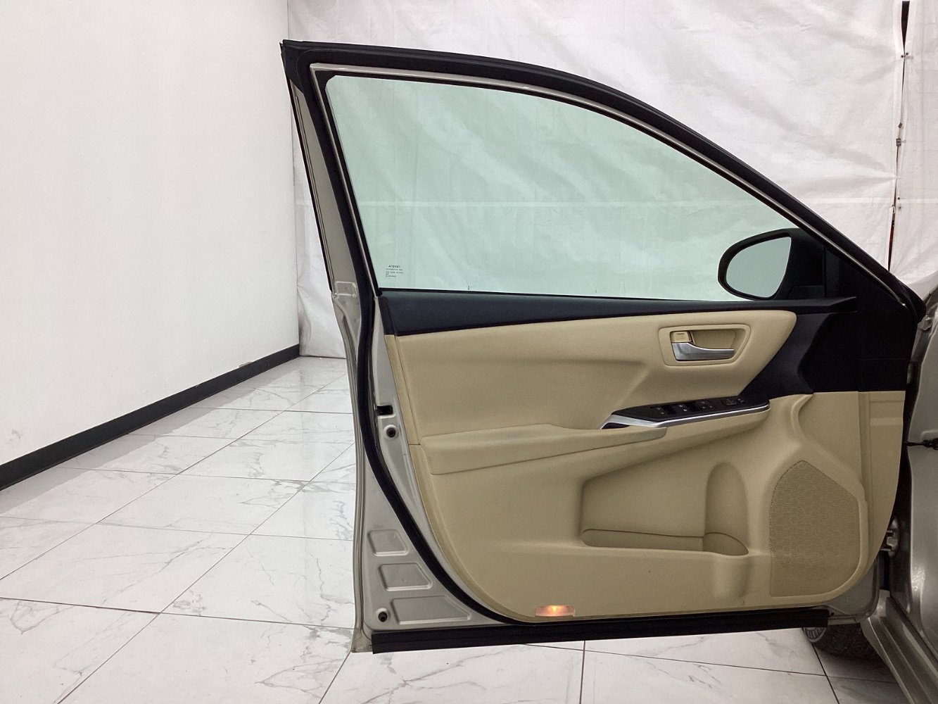 Used 2015 Toyota Camry LE FWD image 18