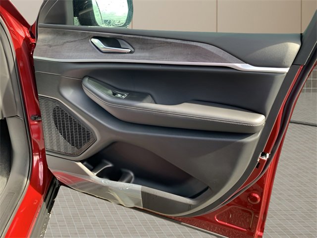 New 2025 Jeep Grand Cherokee L Limited w/ Luxury Tech Group II image 35