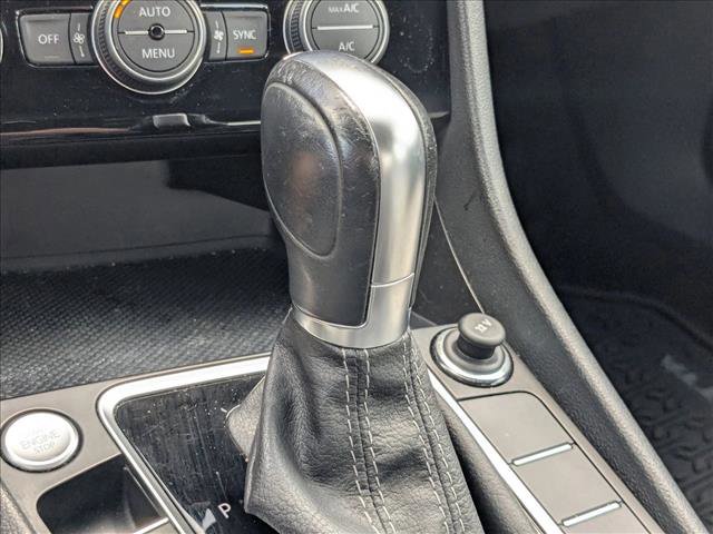 Used 2019 Volkswagen Jetta R-Line w/ R-Line Cold Weather Package image 8