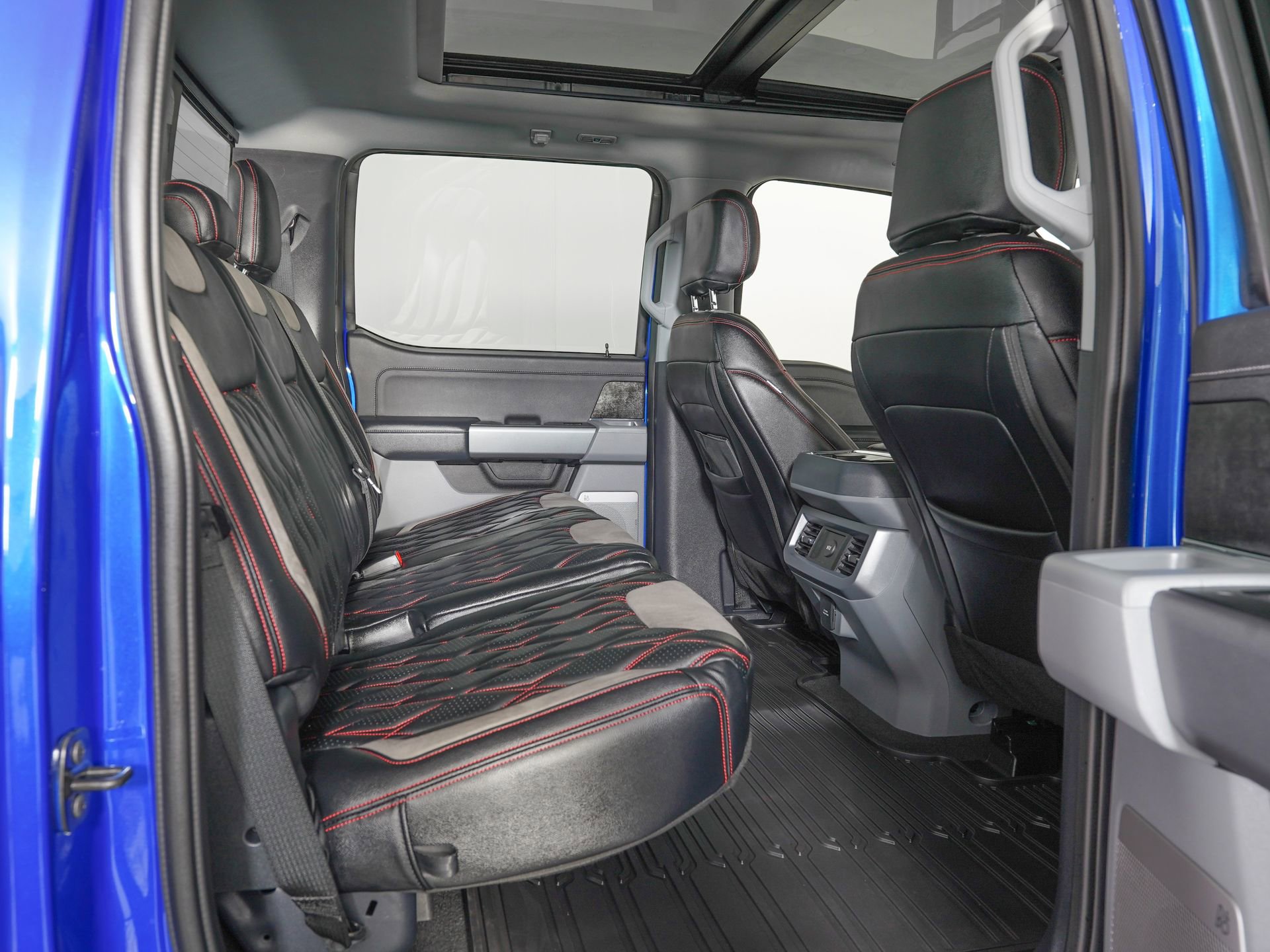 Used 2025 Ford F250 XLT w/ Black Appearance Package image 11