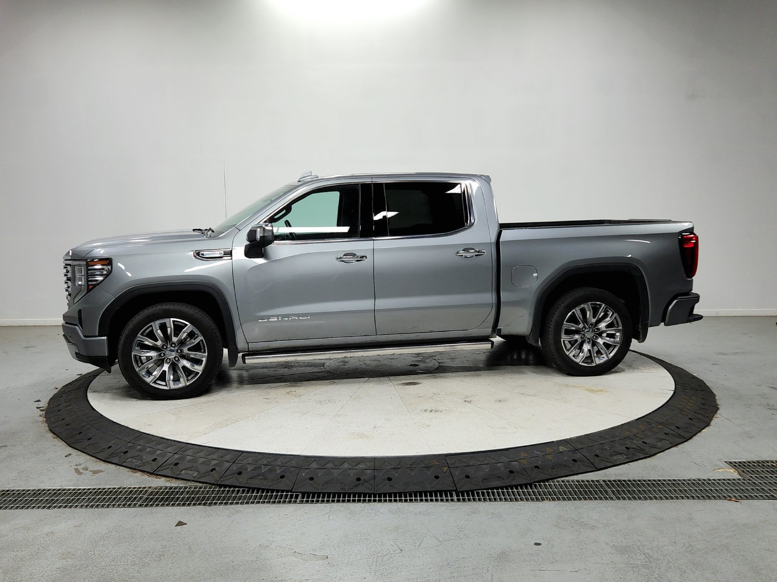 Used 2024 GMC Sierra 1500 Denali AWD/4WD image 5