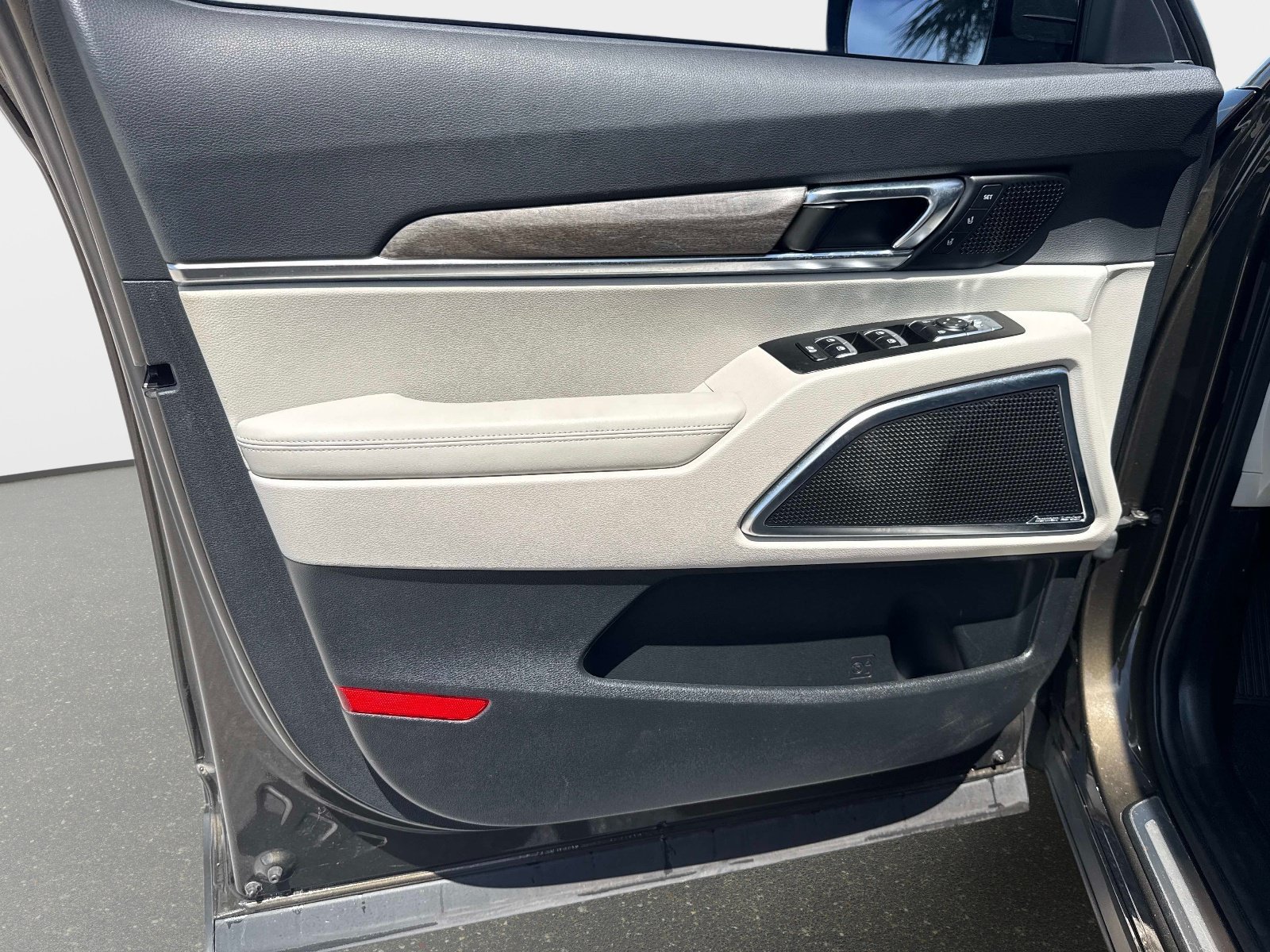 Used 2020 Kia Telluride SX w/ Towing Package FWD image 16