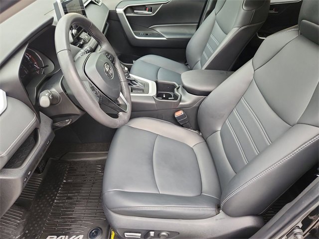 Used 2023 Toyota RAV4 XLE Premium image 19