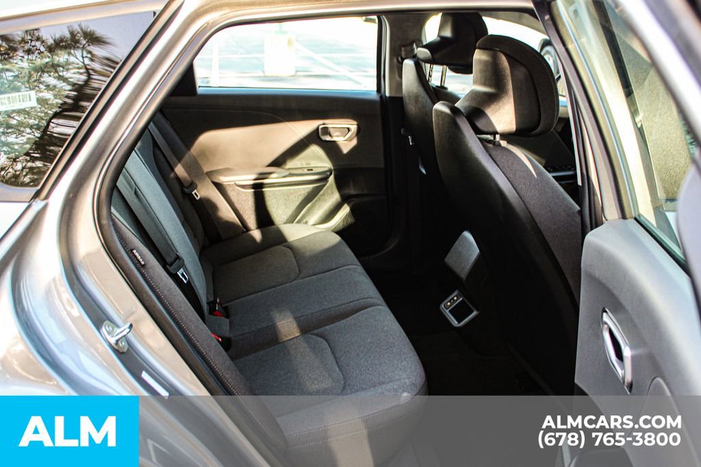 Used 2025 Kia K4 LXS image 19