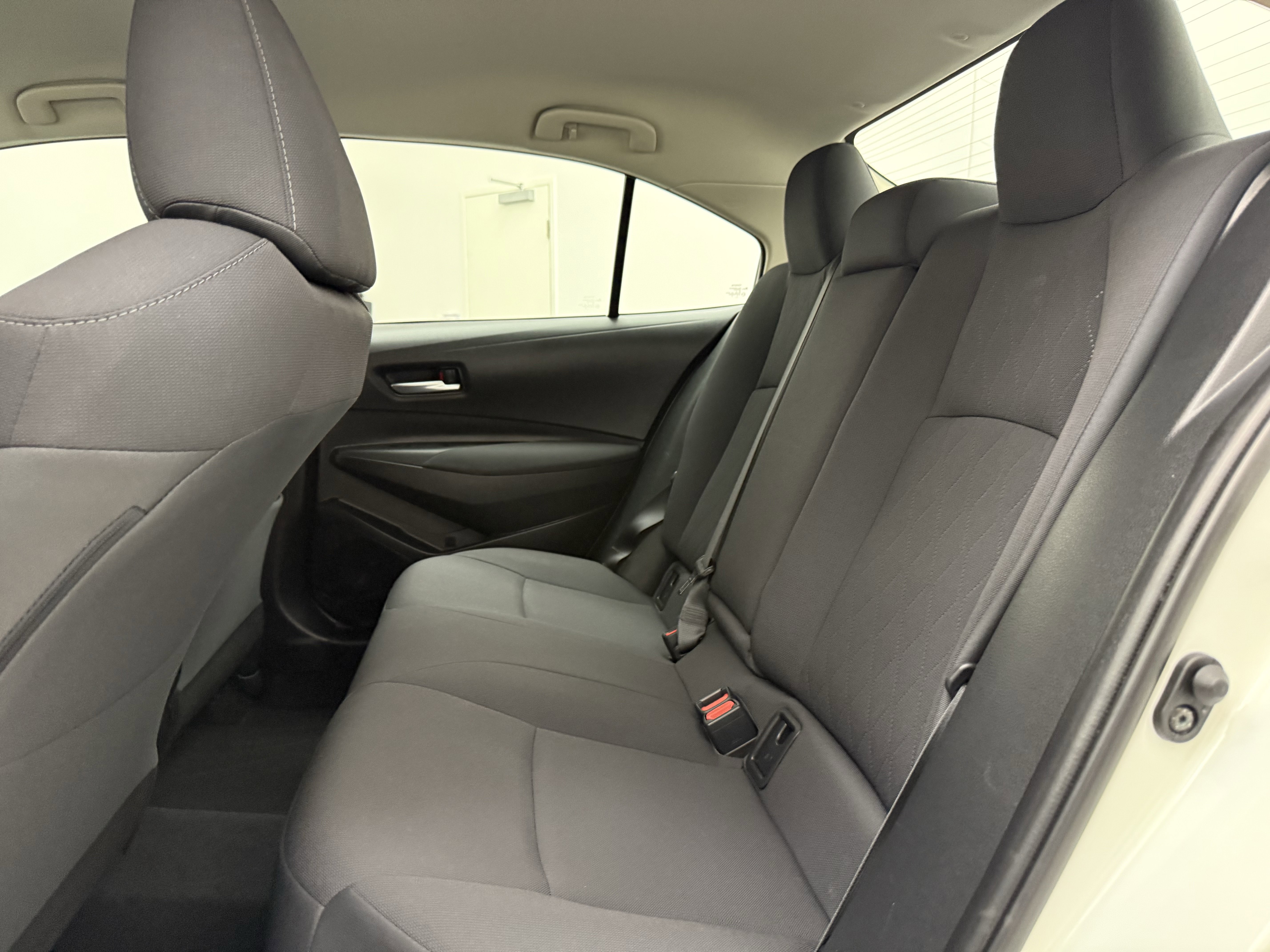 Used 2020 Toyota Corolla LE FWD image 25