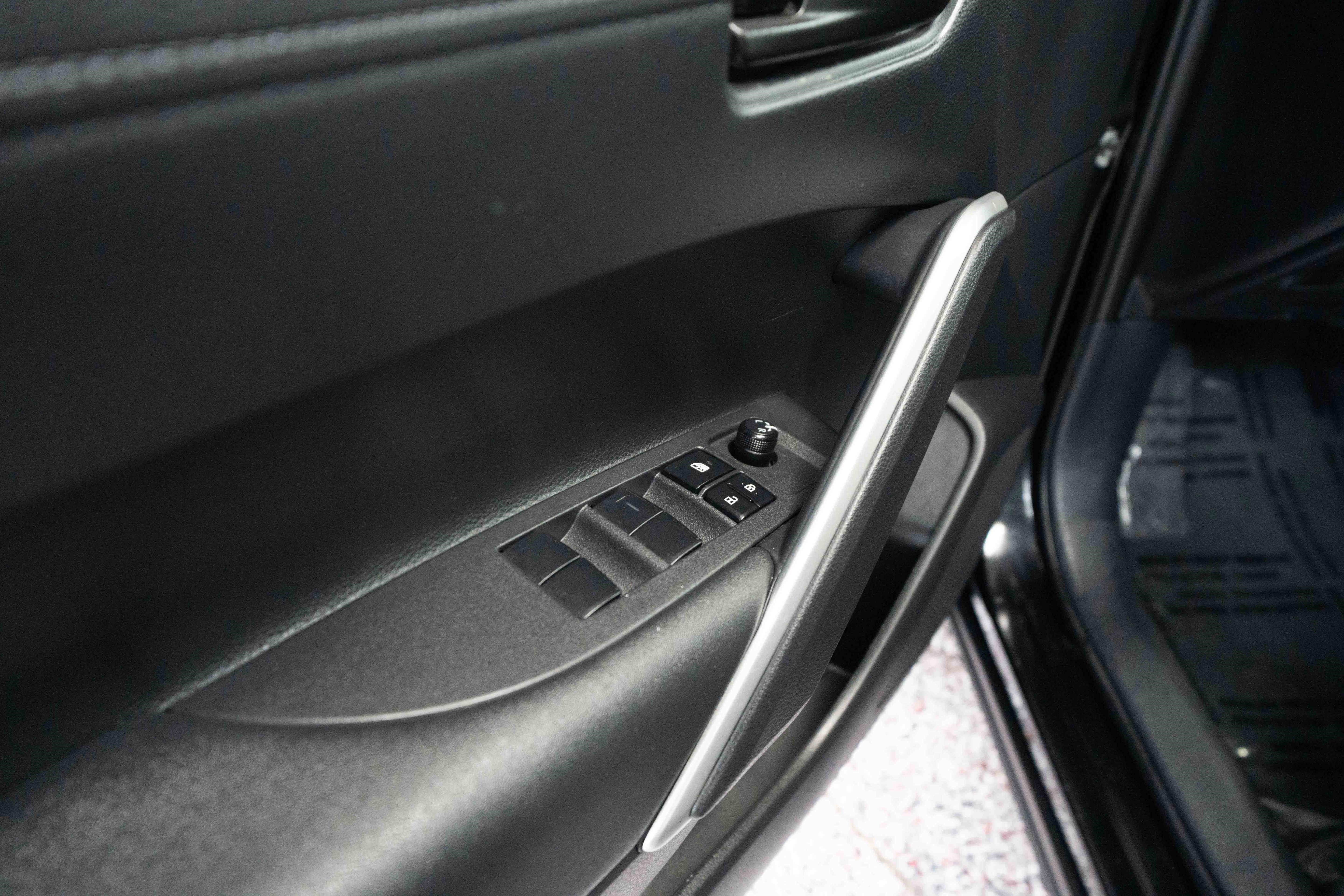 Used 2023 Toyota Corolla Cross SE image 7