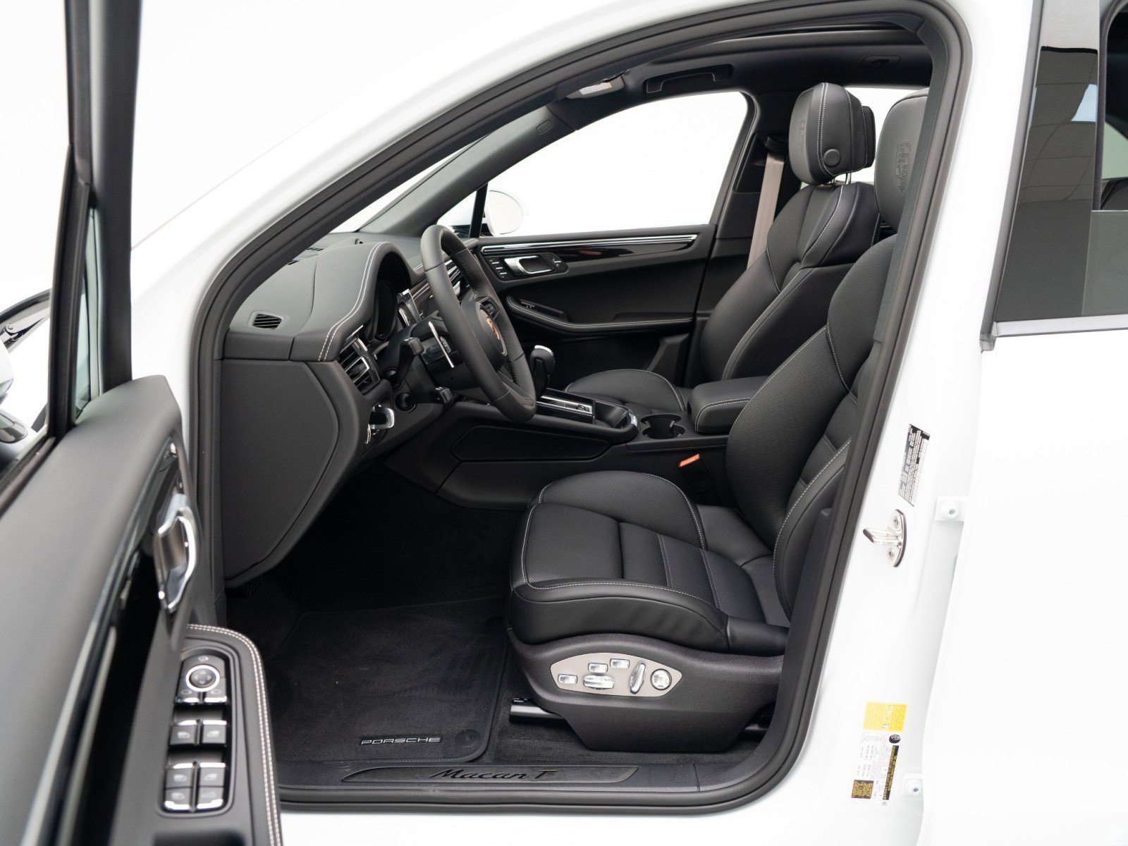 New 2026 Porsche Macan Turbo image 18