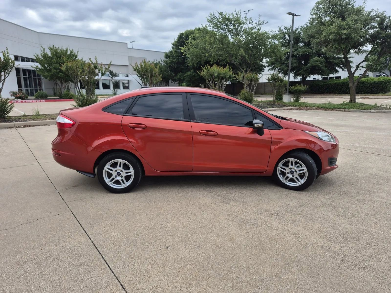 Used 2018 Ford Fiesta SE FWD image 5