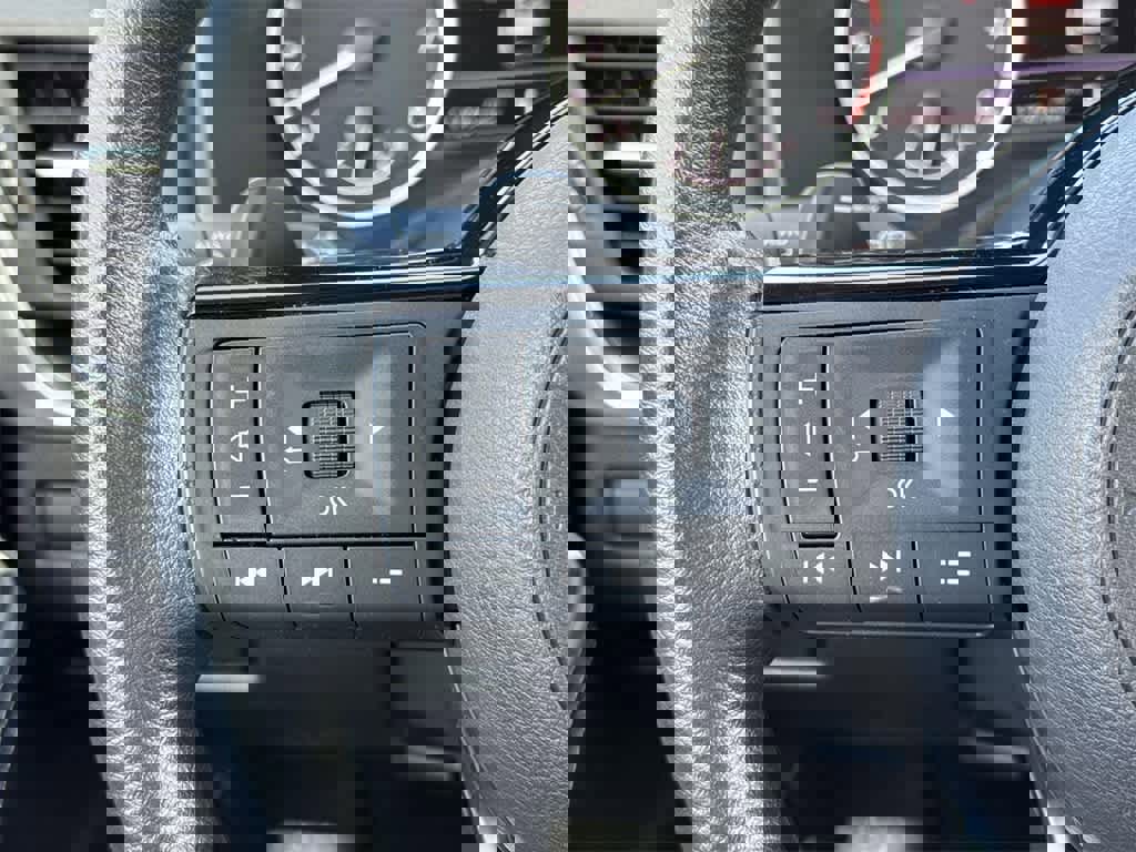 Used 2023 Nissan Rogue SV image 13