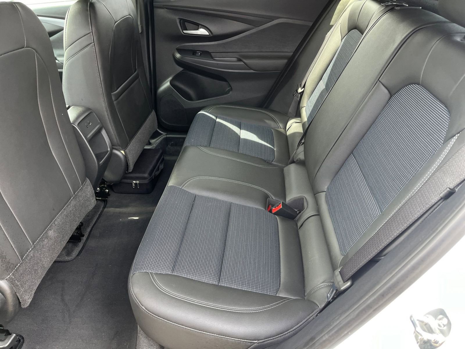 Used 2025 Buick Envista Preferred image 23