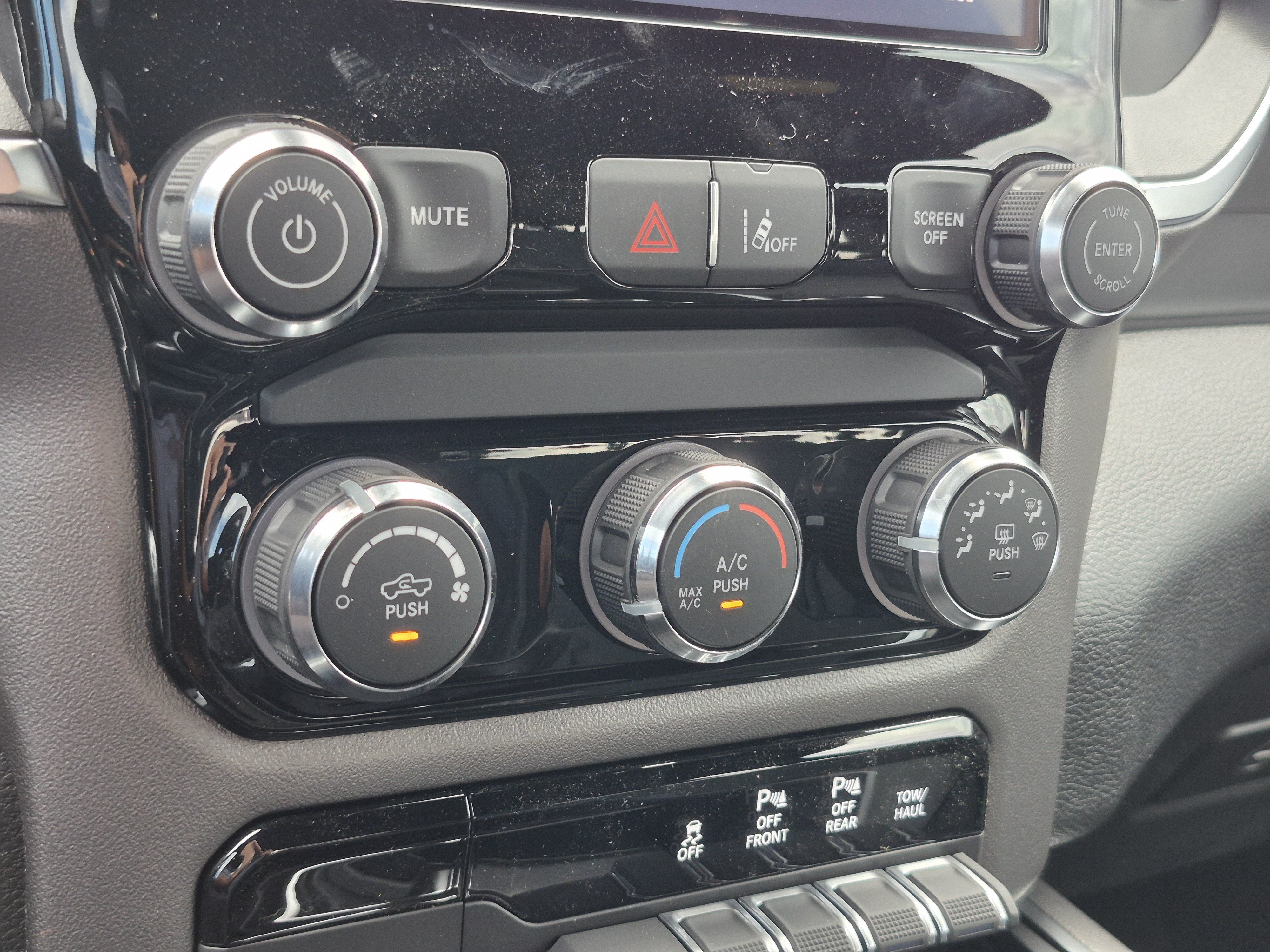 New 2026 RAM 1500 Express AWD/4WD image 20