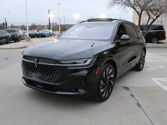 Used 2024 Lincoln Nautilus Reserve w/ Equipment Group 202A image 2