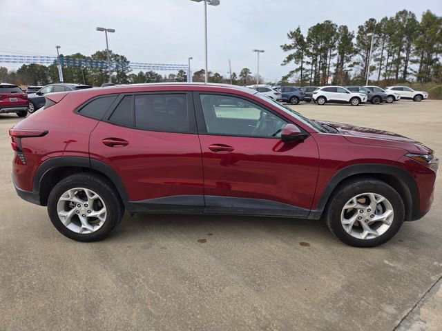 Used 2025 Chevrolet Trax LS w/ LS Convenience Package image 7