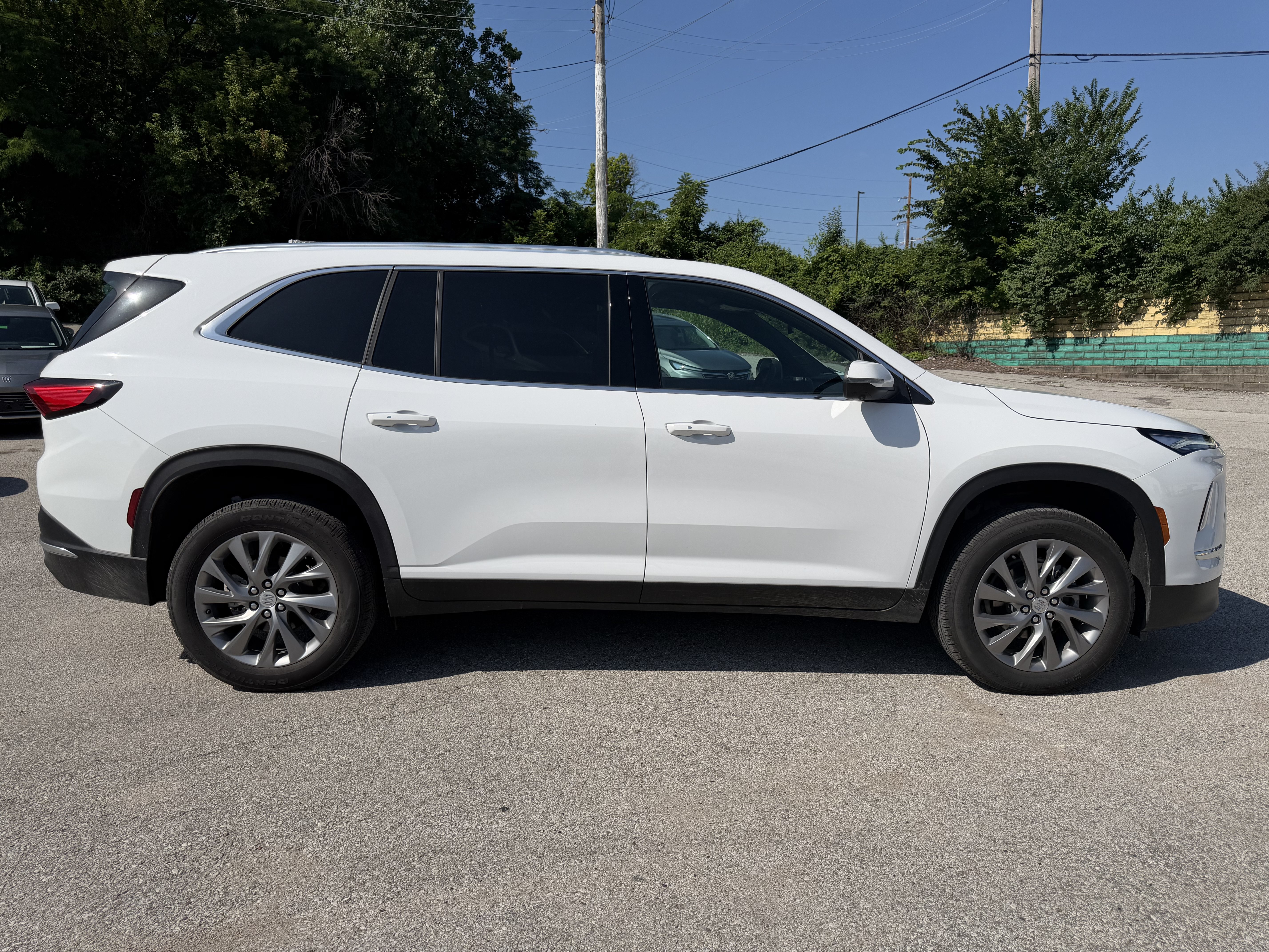 Used 2025 Buick Enclave Preferred FWD image 8