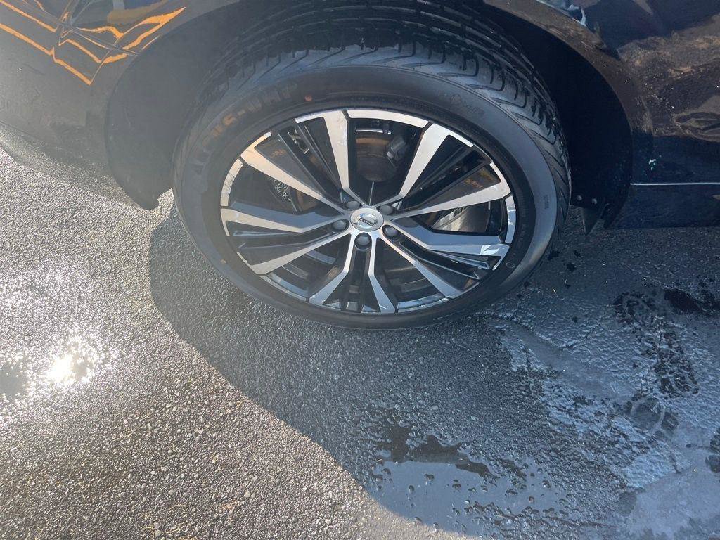 Used 2023 Volvo XC60 B5 Plus AWD/4WD image 33