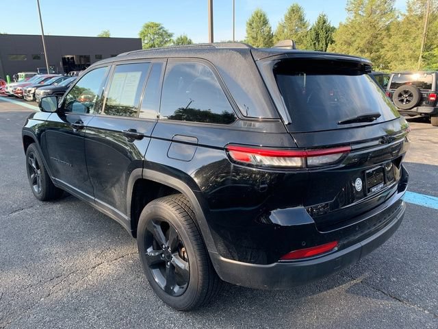 Used 2023 Jeep Grand Cherokee Altitude AWD/4WD image 2