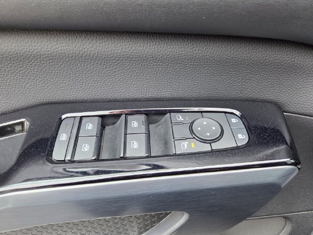 Used 2025 Nissan Pathfinder SL AWD/4WD image 15