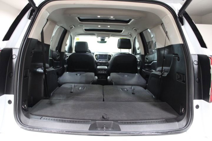 Used 2021 GMC Acadia Denali w/ Denali Technology Package AWD/4WD image 16