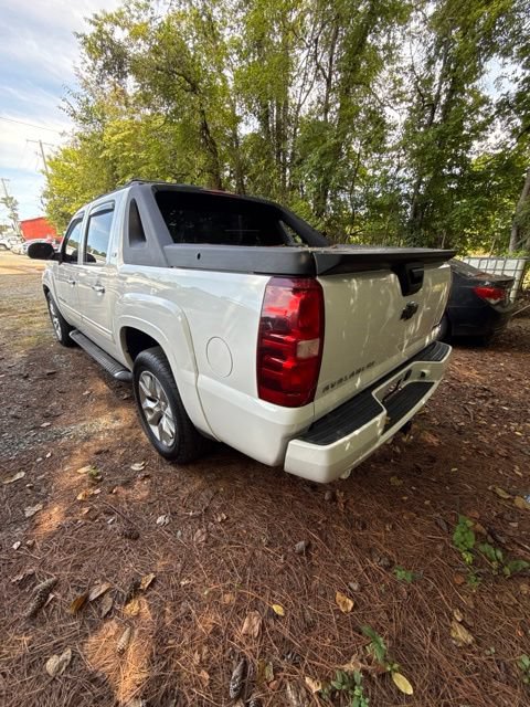 Used 2011 Chevrolet Avalanche LT w/ Luxury Package AWD/4WD image 5