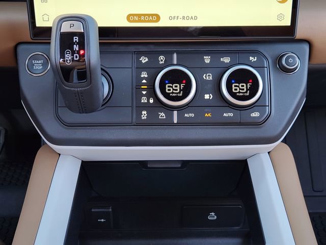 Used 2026 Land Rover Defender 130 X-Dynamic SE image 18