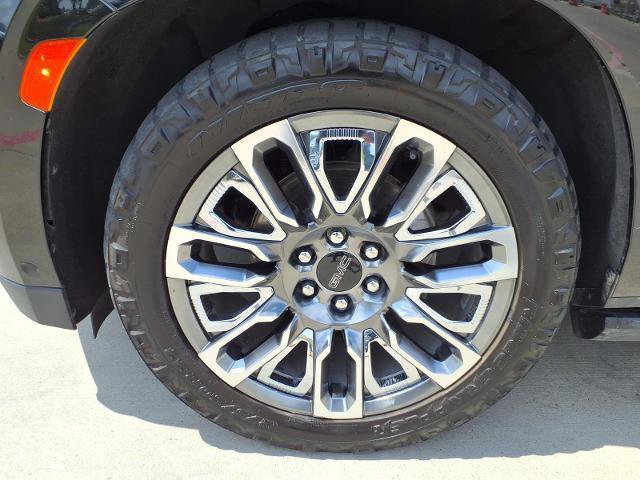 Used 2023 GMC Yukon Denali Ultimate AWD/4WD image 22