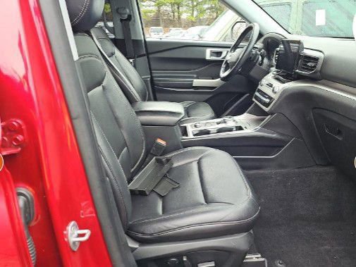 Used 2020 Ford Explorer XLT w/ Equipment Group 202A image 2