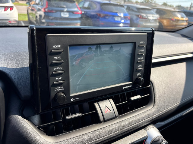 Used 2022 Toyota RAV4 LE AWD/4WD image 4