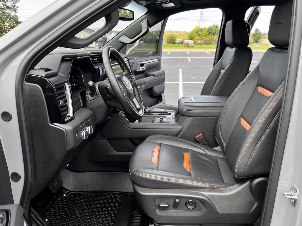 Used 2025 GMC Sierra 2500 AT4 image 3