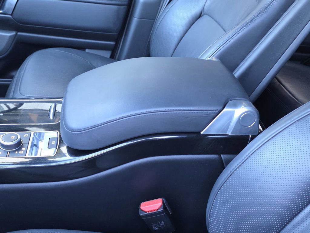 Used 2020 Land Rover Range Rover HSE image 8