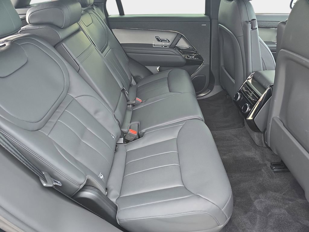 Certified 2025 Land Rover Range Rover Sport Dynamic SE image 11