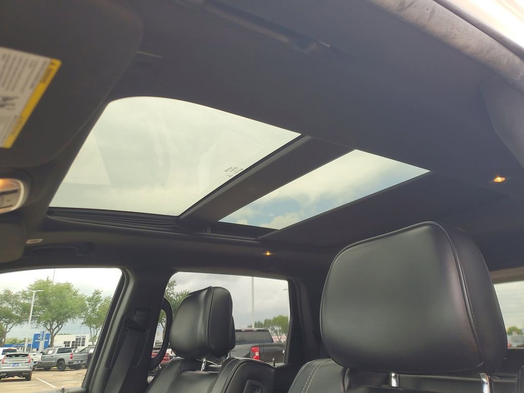 Used 2017 Jeep Grand Cherokee Overland AWD/4WD image 2